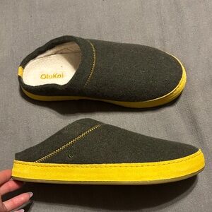 OluKai Hamani Hulu dark green and Yellow Casual Slip-Ons